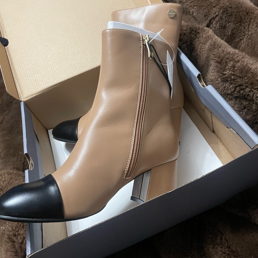 NWT Liz Claiborne Retro Style Tan and Black Ankle Booties Size 7 - Picture 7 of 15